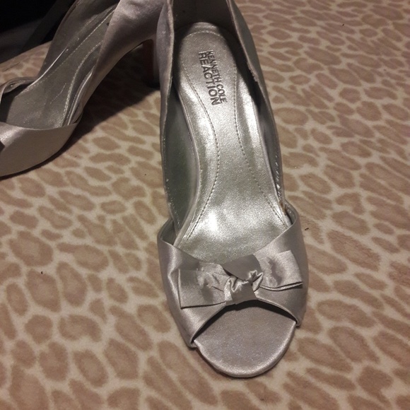 Silver heels - Picture 2 of 3
